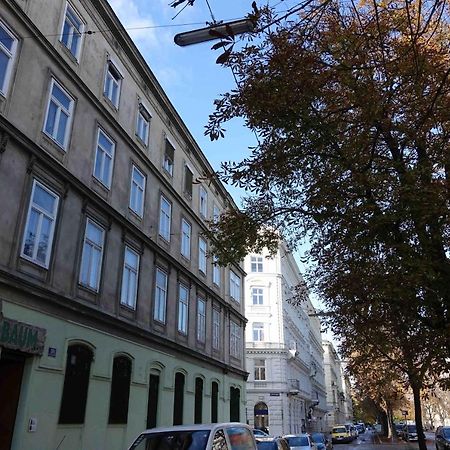 Studio U Parkplatz, Zentrale Ruhelage Neben Gruenoase Viena Exterior foto