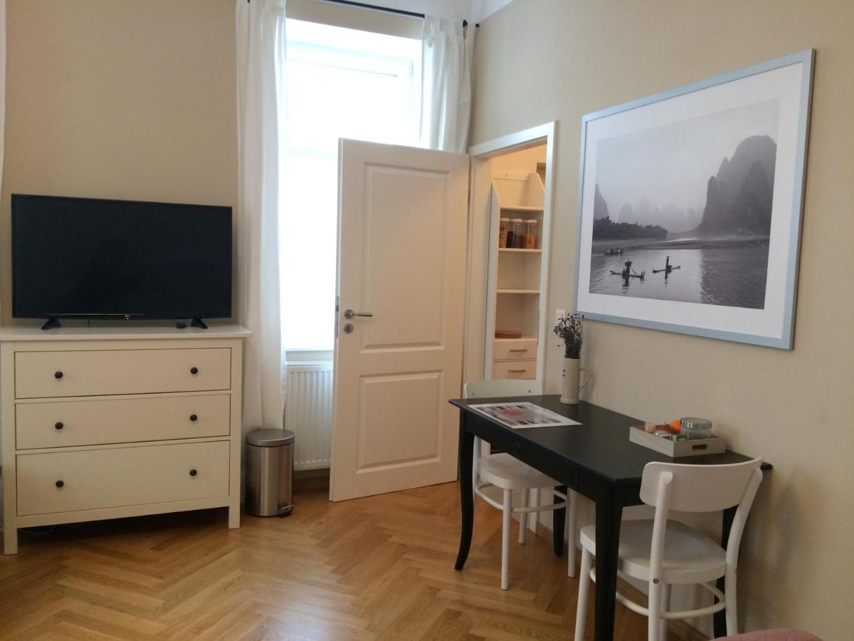 Studio U Parkplatz, Zentrale Ruhelage Neben Gruenoase Viena Exterior foto